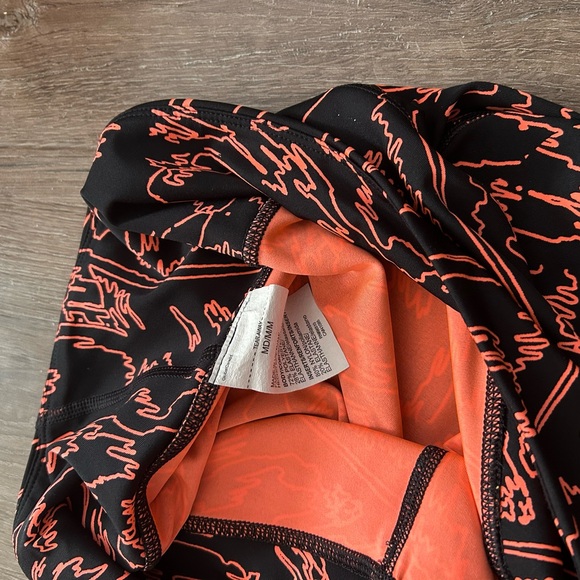 EUC Stylish Black and Pink Women's LEGGINGS - Picture 2 of 2